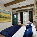 Tinspiro Hotel *