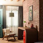 Tinspiro Hotel *